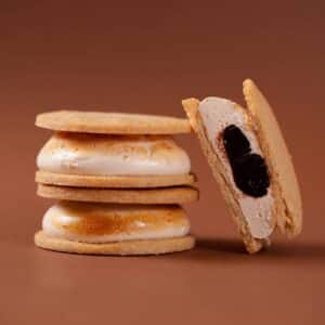 Alfajor smores