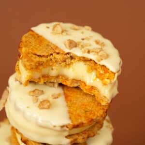 Alfajor carrot cake